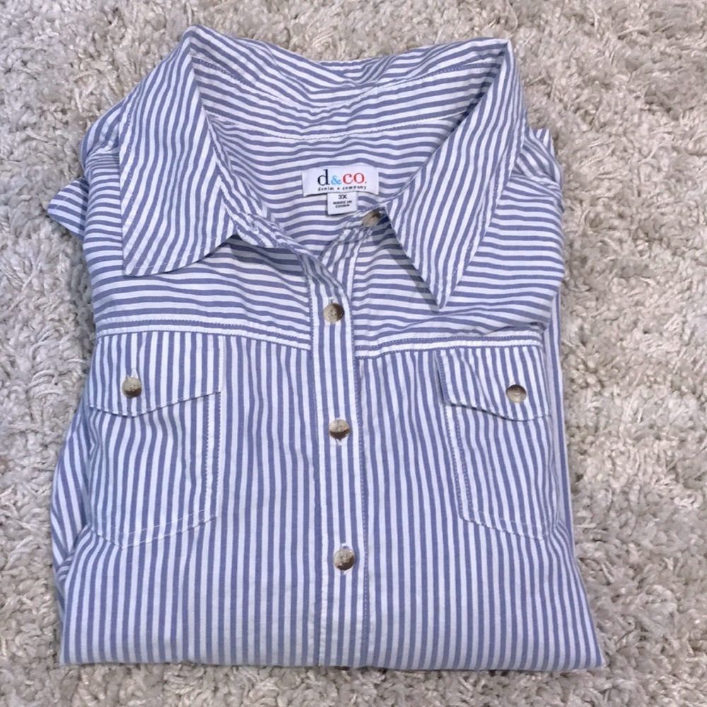 D & Co Plus-Size Button-Down Top